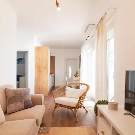 4 Bedroom Beautiful In Holiday home