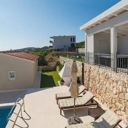 4 Bedroom Beautiful In Holiday home