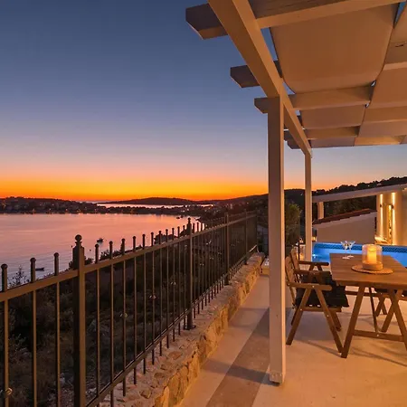 Holiday home 4 Bedroom Beautiful In *