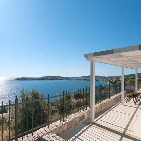 4 Bedroom Beautiful In Holiday home Sevid