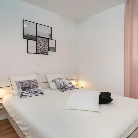 4 Bedroom Beautiful In Sevid