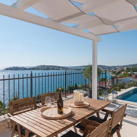 4 Bedroom Beautiful In Holiday home Sevid