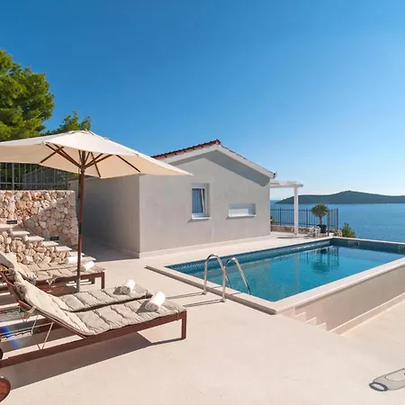 Holiday home 4 Bedroom Beautiful In *