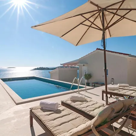 4 Bedroom Beautiful In *