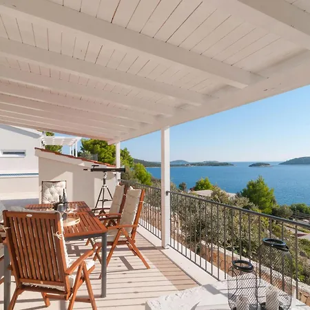 4 Bedroom Beautiful In Sevid