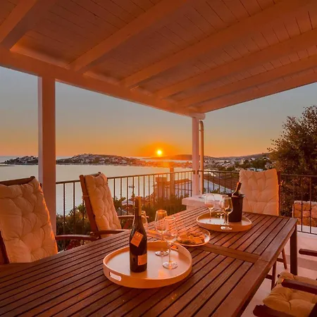 4 Bedroom Beautiful In Holiday home