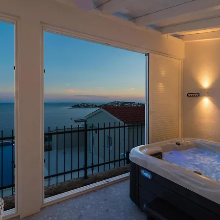 4 Bedroom Beautiful In