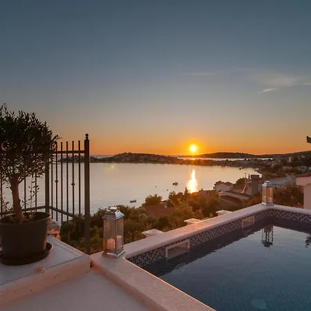 4 Bedroom Beautiful In Holiday home Sevid