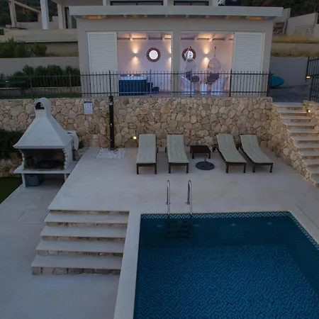 4 Bedroom Beautiful In Sevid