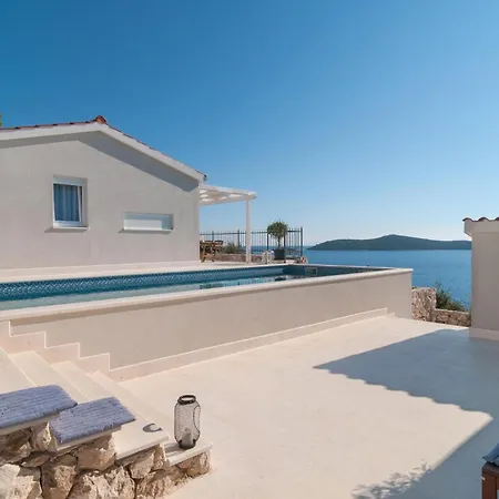 4 Bedroom Beautiful In Sevid