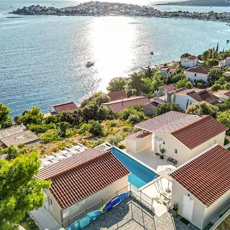 4 Bedroom Beautiful In